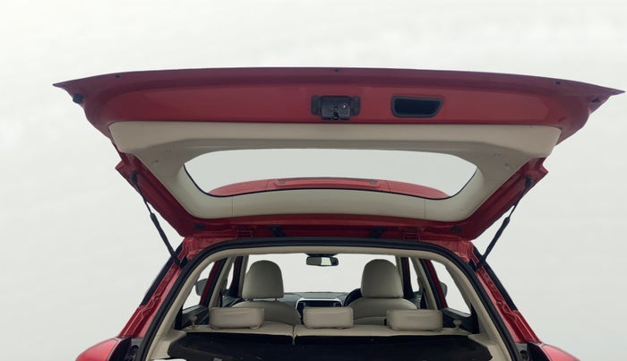 2021 Mahindra XUV300 W8 (O) 1.5 DIESEL AMT, Diesel, Automatic, 74,395 km, Boot Door Open