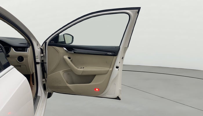 2017 Skoda Octavia 2.0 TDI L&K AT, Diesel, Automatic, 69,518 km, RHS Front Door