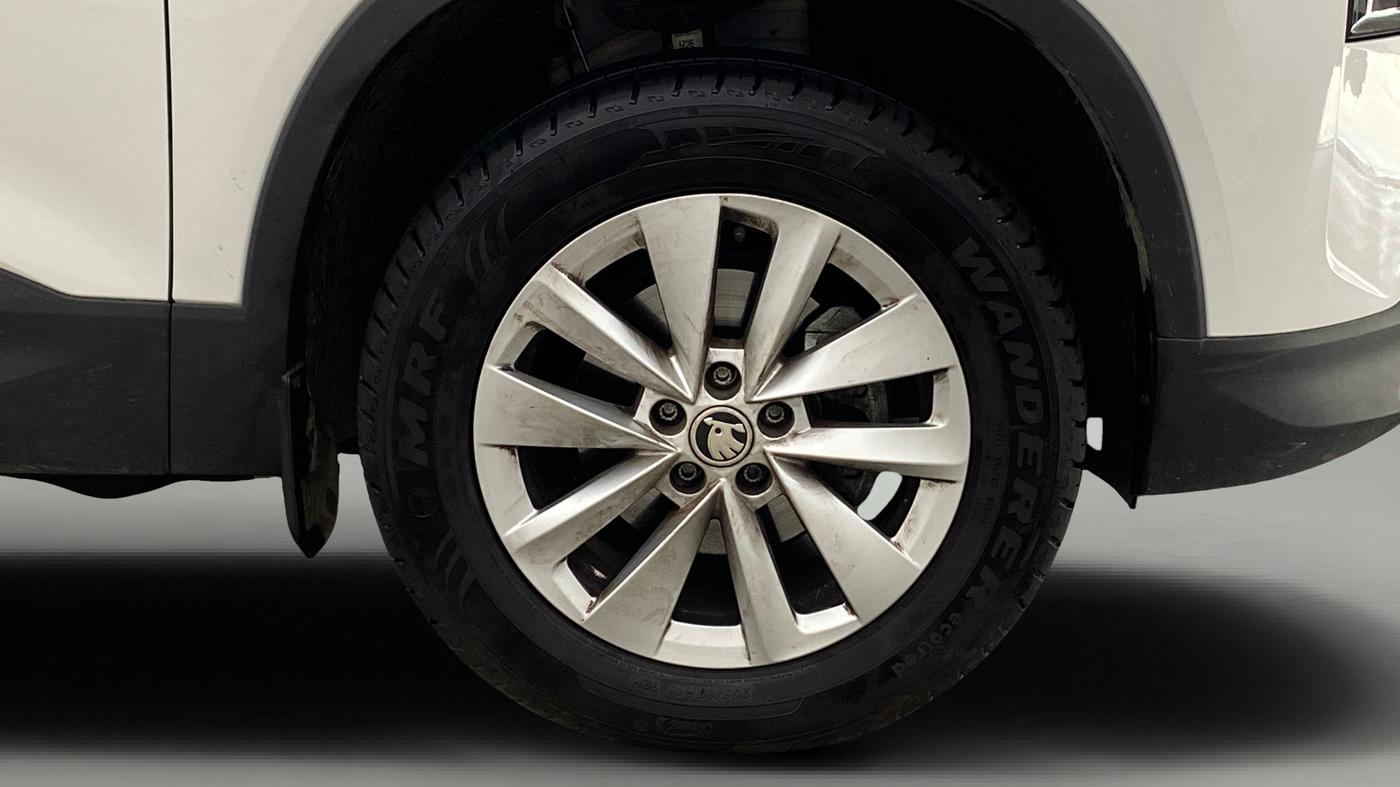 2025 Skoda Kylaq Signature, Petrol, Manual, 4,591 km, Right Front Wheel