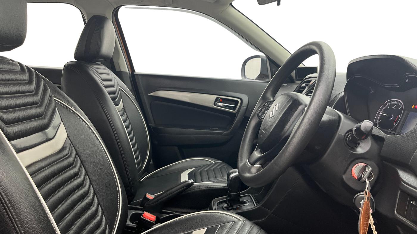 2019 Maruti Vitara Brezza ZDI AMT, Diesel, Automatic, 66,850 km, Right Side Front Door Cabin