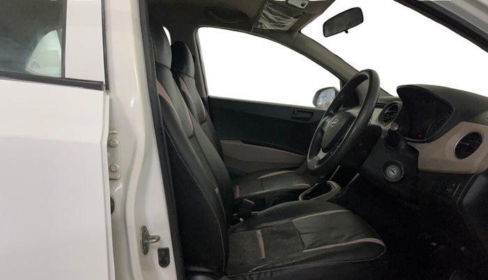 2016 Hyundai Grand i10 MAGNA AT 1.2 KAPPA VTVT, Petrol, Automatic, 17,442 km, Right Side Front Door Cabin