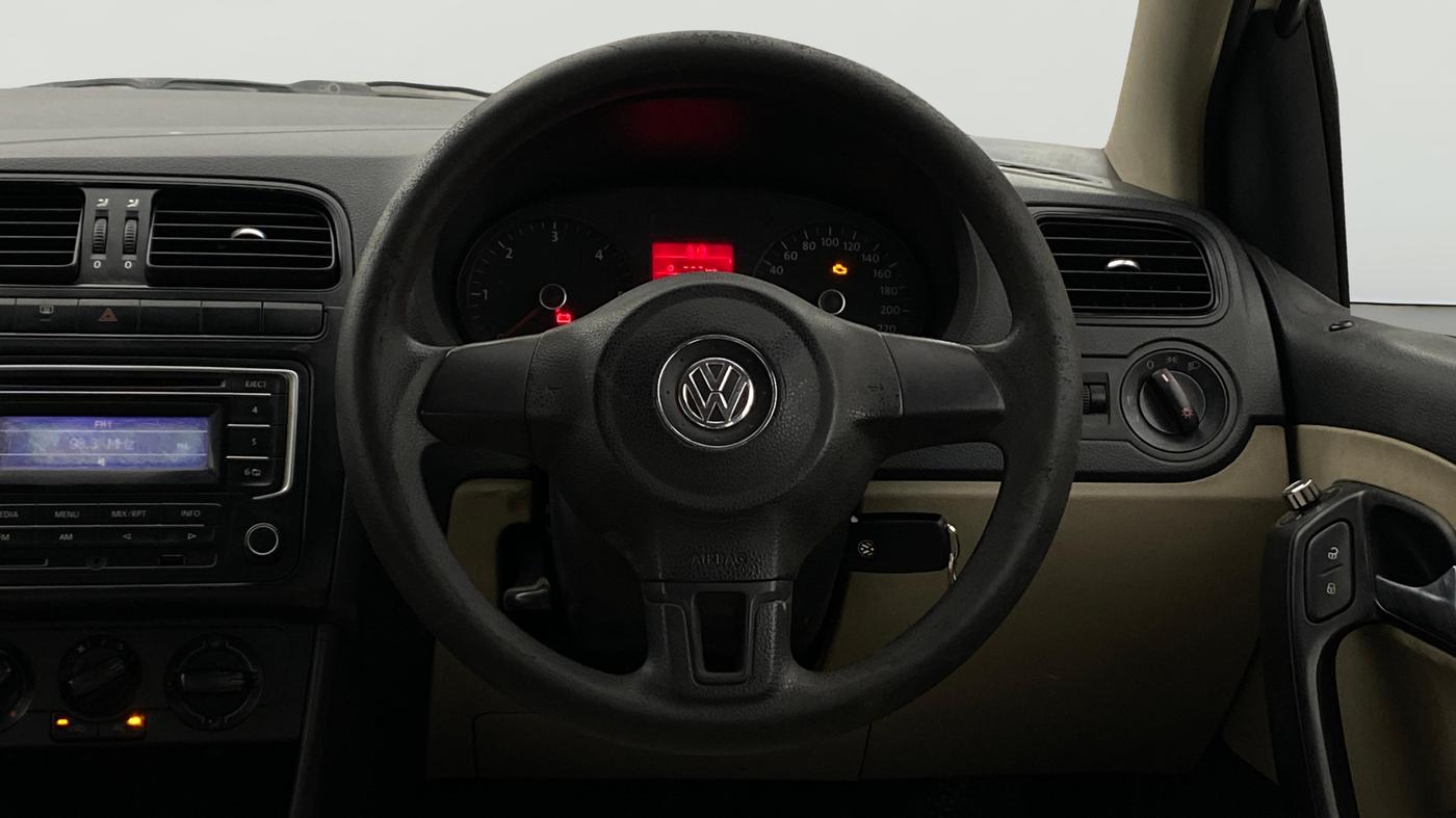 2014 Volkswagen Polo COMFORTLINE 1.2L, Diesel, Manual, 1,15,208 km, Steering Wheel Close Up
