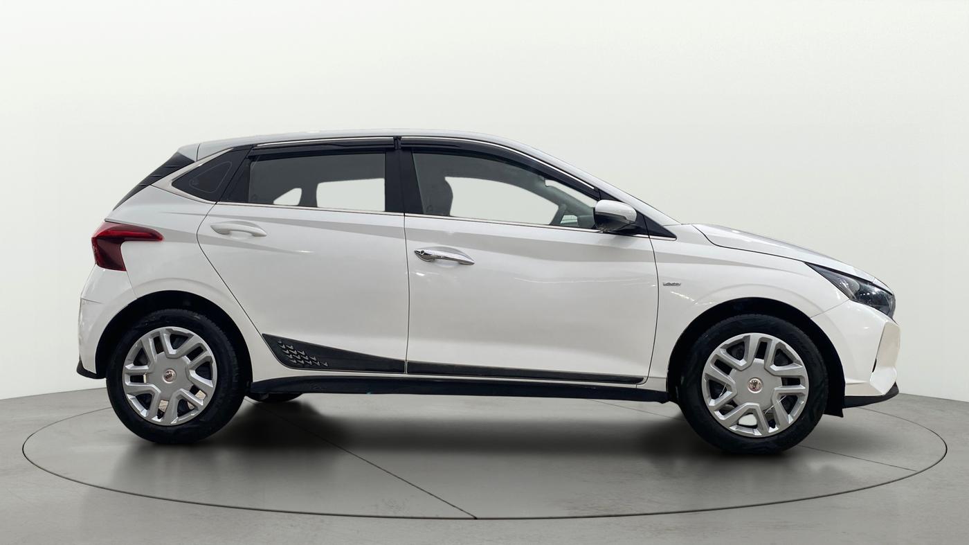 2021 Hyundai NEW I20 SPORTZ 1.2 AT, Petrol, Automatic, 41,775 km, Right Side View