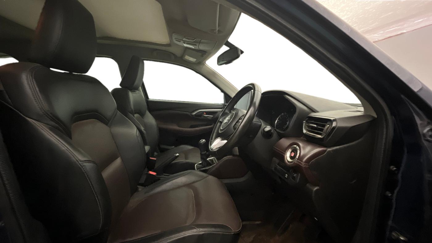 2022 Maruti Grand Vitara ALPHA SMART HYBRID, Petrol, Manual, 32,731 km, Right Side Front Door Cabin