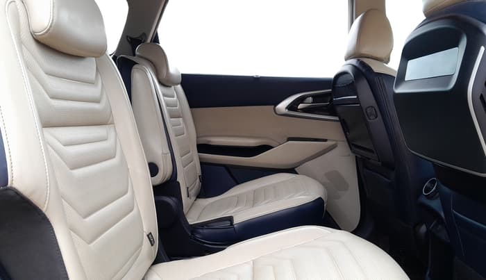 2022 KIA CARENS LUXURY PLUS 1.5 DIESEL AT 6 STR, Diesel, Automatic, 1,38,060 km, Right Side Rear Door Cabin