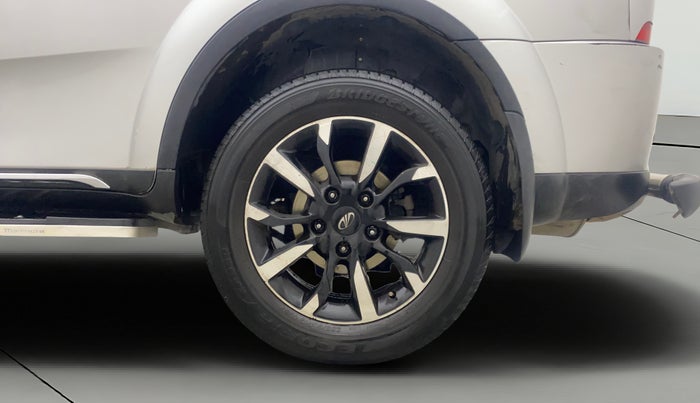 2018 Mahindra XUV500 W11, Diesel, Manual, 93,883 km, Left Rear Wheel