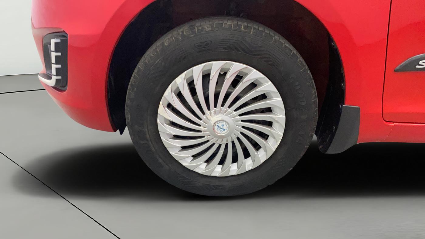 2016 Maruti Swift VXI, CNG, Manual, 94,818 km, Left Front Wheel