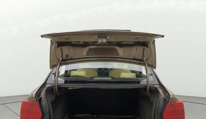 2016 Volkswagen Ameo COMFORTLINE 1.2L, Petrol, Manual, 1,13,850 km, Boot Door Open