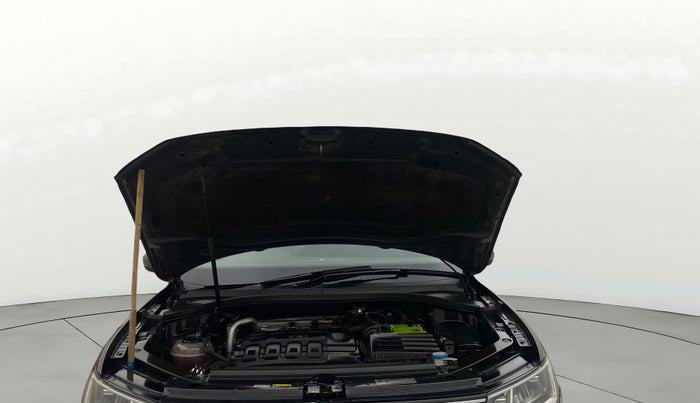 2018 Volkswagen TIGUAN HIGHLINE TDI AT, Diesel, Automatic, 1,41,504 km, Open Bonet