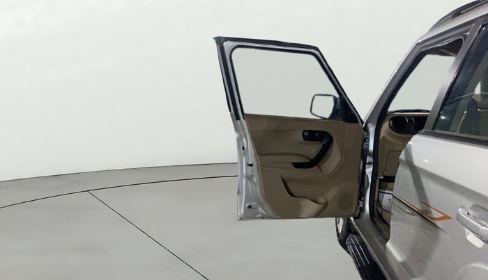 2017 Mahindra TUV300 T6, Diesel, Manual, 20,374 km, LHS Front Door