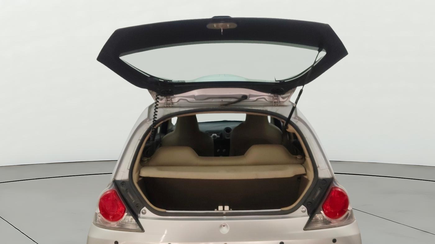 2015 Honda Brio VX AT, Petrol, Automatic, 1,06,401 km, Boot Door Open