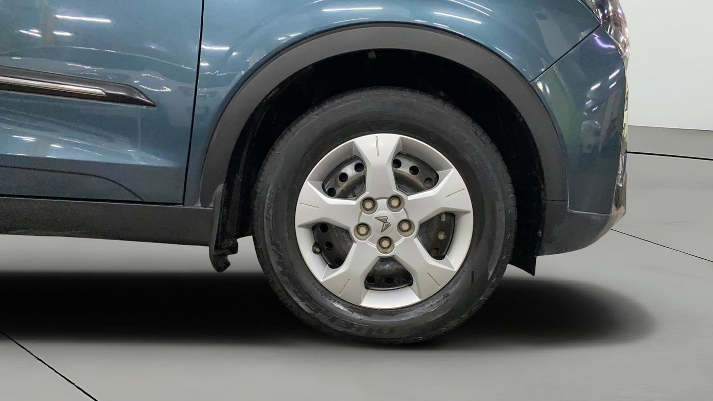 2022 Mahindra XUV300 W6 1.5 DIESEL AMT, Diesel, Automatic, 17,803 km, Right Front Wheel