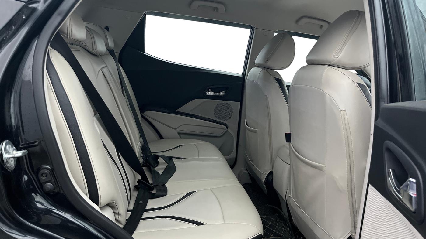 2020 Mahindra XUV300 W8 1.2 PETROL, Petrol, Manual, 79,309 km, Right Side Rear Door Cabin