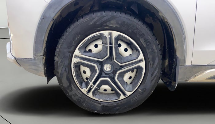 2019 Mahindra XUV300 W4 1.2 PETROL, Petrol, Manual, 75,257 km, Left Front Wheel