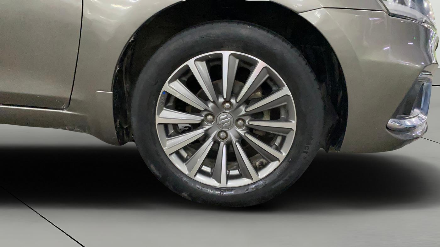 2018 Maruti Ciaz ALPHA 1.5 SHVS PETROL, Petrol, Manual, 82,378 km, Right Front Wheel