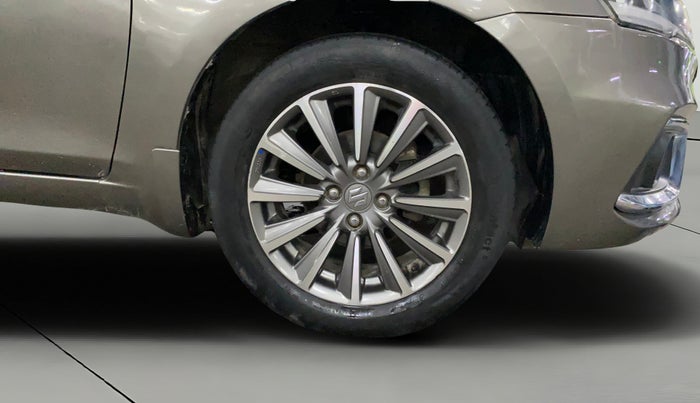 2018 Maruti Ciaz ALPHA 1.5 SHVS PETROL, Petrol, Manual, 82,378 km, Right Front Wheel