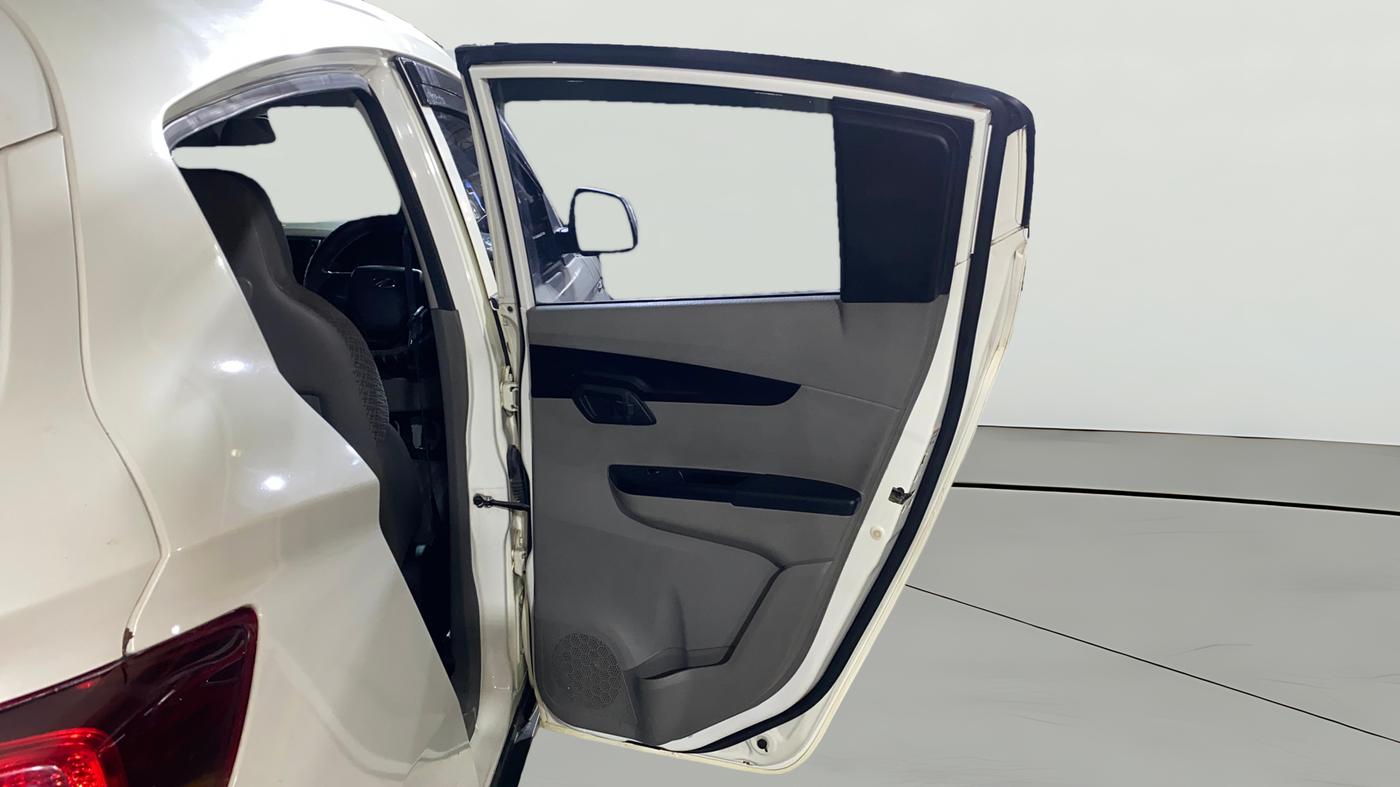 2016 Mahindra Kuv100 K4 6 STR, Petrol, Manual, 65,165 km, RHS Rear Door