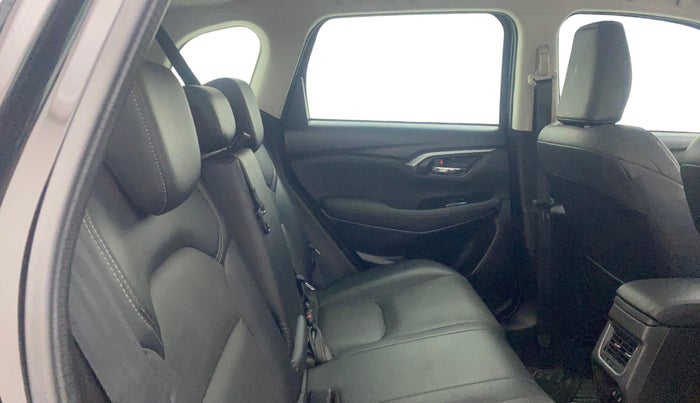 2023 Toyota URBAN CRUISER HYRYDER V HYBRID, Hybrid, Automatic, 33,241 km, Right Side Rear Door Cabin