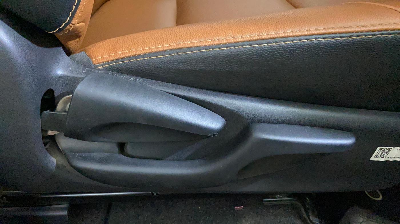 2022 Toyota Innova Crysta 2.7 GX AT 7 STR, Petrol, Automatic, 28,249 km, Driver Side Adjustment Panel