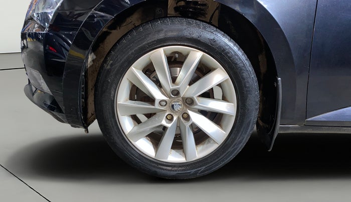 2016 Skoda Superb L&K 1.8 TSI AT, Petrol, Automatic, 28,278 km, Left Front Wheel