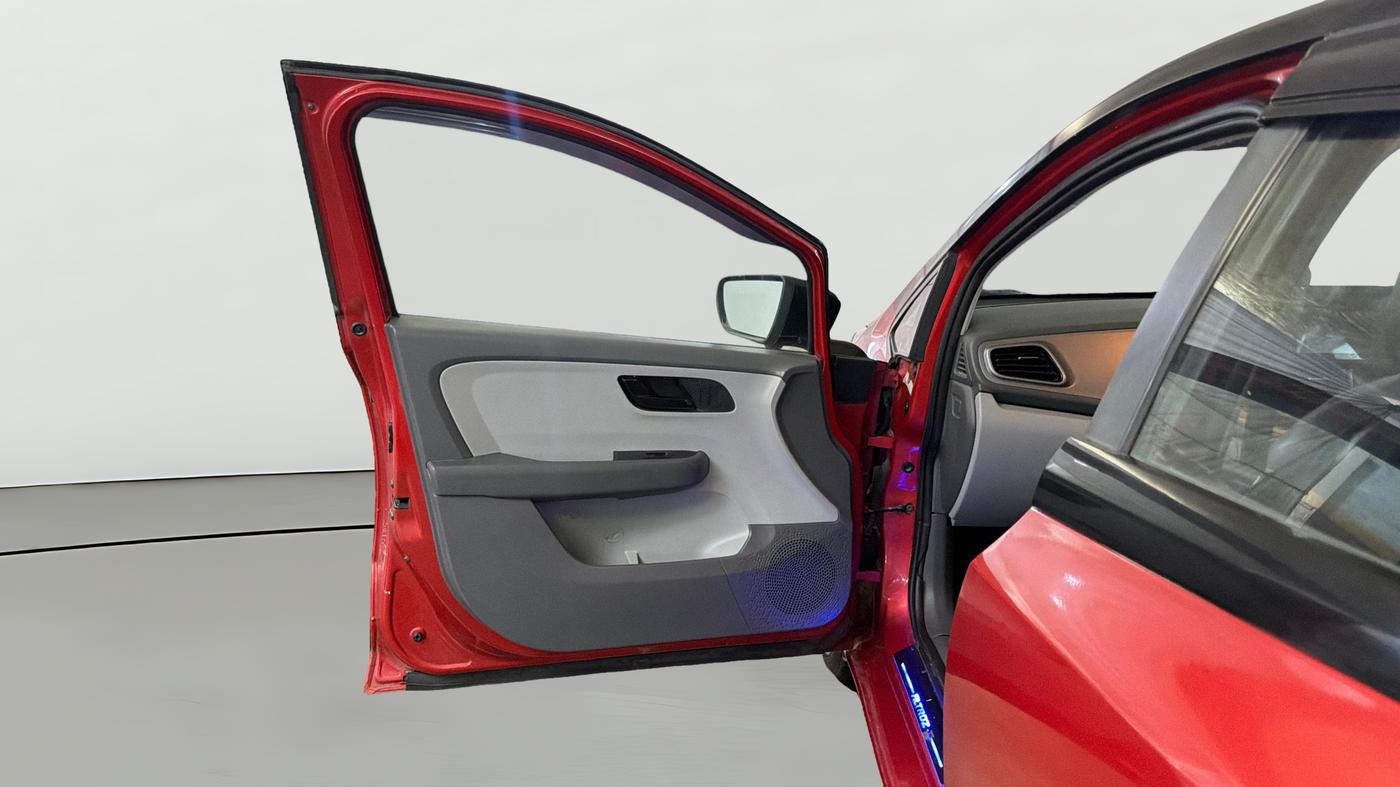 2020 Tata ALTROZ XE PETROL, CNG, Manual, 46,574 km, LHS Front Door