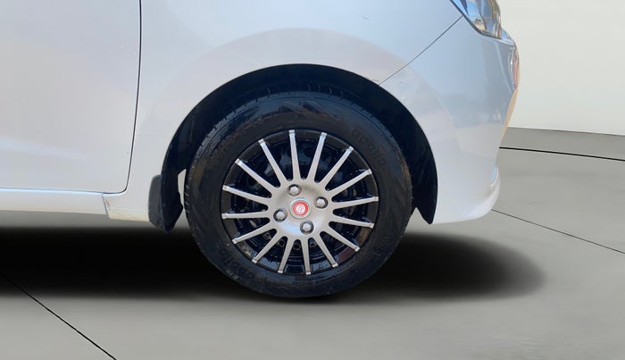 2018 Hyundai Grand i10 MAGNA 1.2 KAPPA VTVT, Petrol, Manual, 1,11,736 km, Right Front Wheel