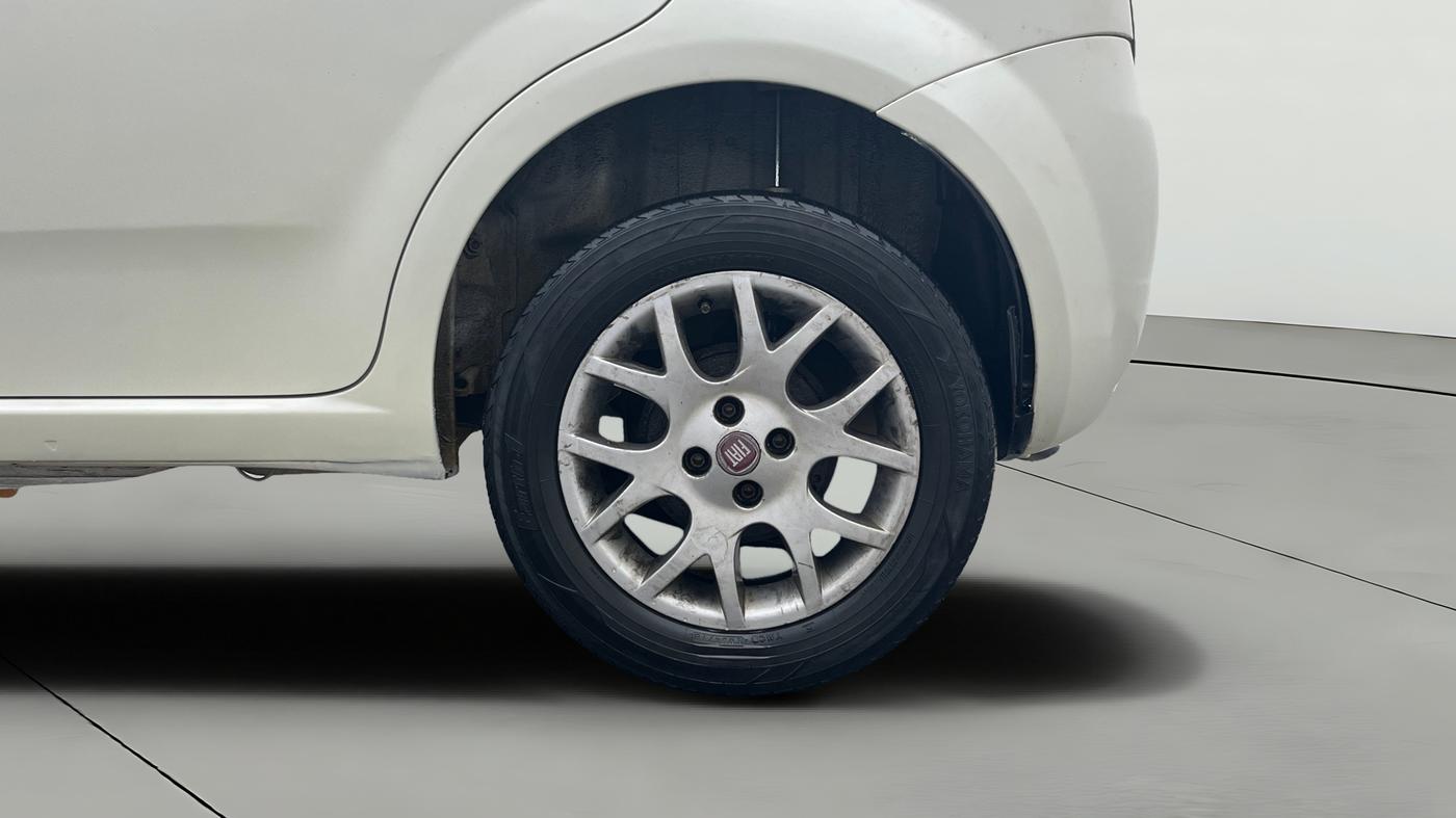 2013 Fiat Grand Punto Emotion 1.3, Diesel, Manual, 1,05,831 km, Left Rear Wheel