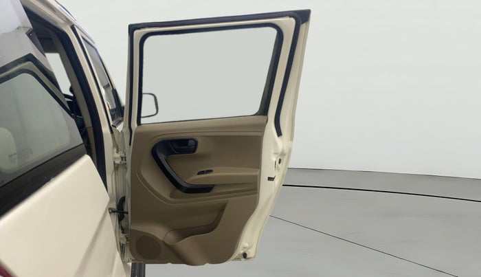 2017 Mahindra TUV300 T6 PLUS, Diesel, Manual, 30,609 km, RHS Rear Door