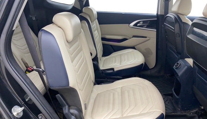 2022 KIA CARENS LUXURY PLUS 1.5 DIESEL AT 6 STR, Diesel, Automatic, 97,411 km, Right Side Rear Door Cabin