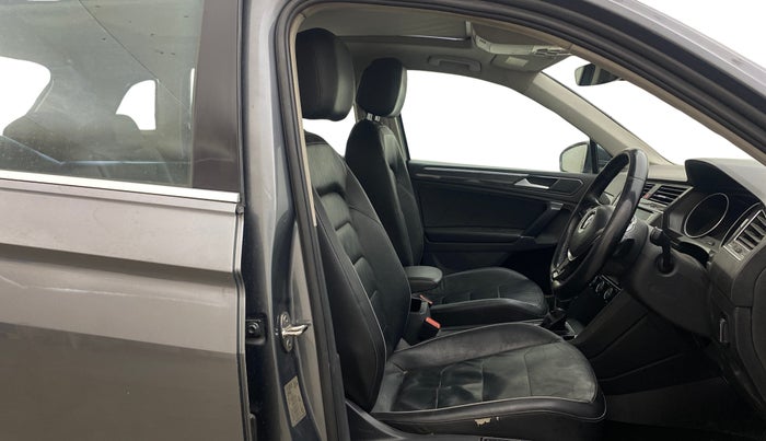 2018 Volkswagen TIGUAN HIGHLINE TDI AT, Diesel, Automatic, 1,41,504 km, Right Side Front Door Cabin