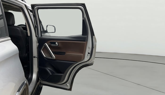 2022 Mahindra SCORPIO-N Z8 L PETROL AT 6 STR, Petrol, Automatic, 52,457 km, RHS Rear Door