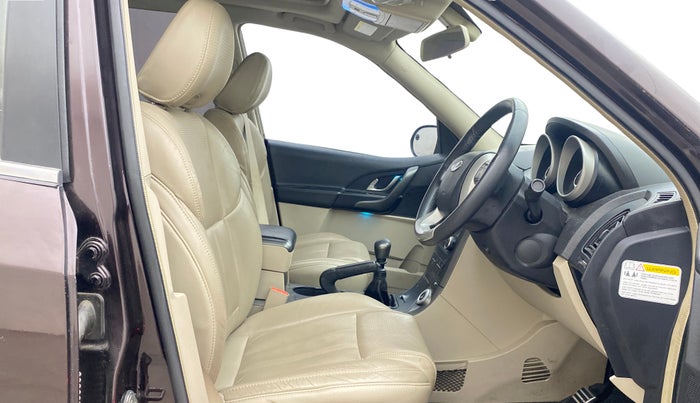 2015 Mahindra XUV500 W10, Diesel, Manual, 1,14,508 km, Right Side Front Door Cabin