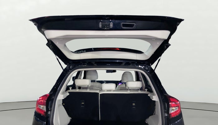 2024 Mahindra XUV300 W8 (O) 1.2 PETROL, Petrol, Manual, 31,207 km, Boot Door Open