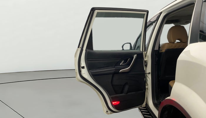 2020 Mahindra XUV500 W11, Diesel, Manual, 66,281 km, LHS Rear Door