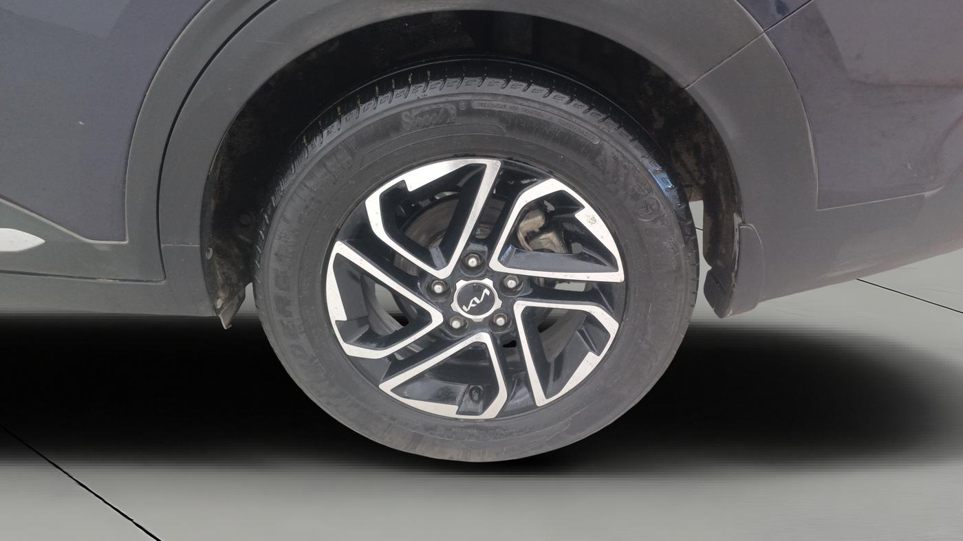 2022 KIA CARENS LUXURY PLUS 1.4 PETROL DCT 6 STR, Petrol, Automatic, 26,163 km, Left Rear Wheel
