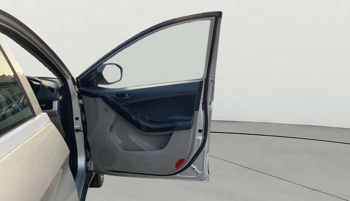 2018 Tata NEXON XM PETROL, Petrol, Manual, 96,091 km, RHS Front Door