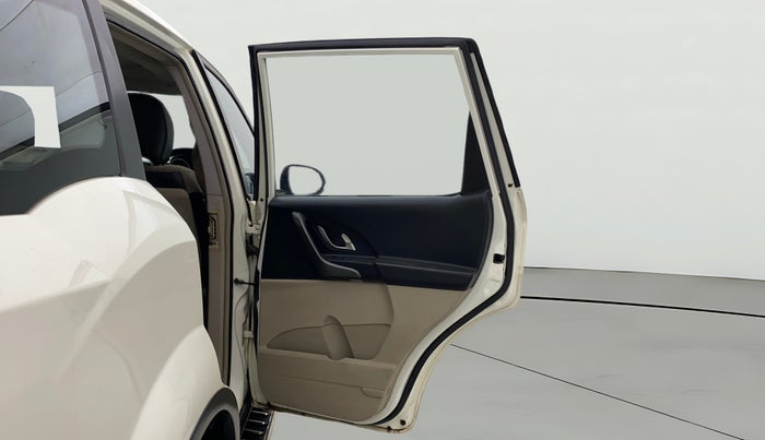 2017 Mahindra XUV500 W9, Diesel, Manual, 74,687 km, RHS Rear Door