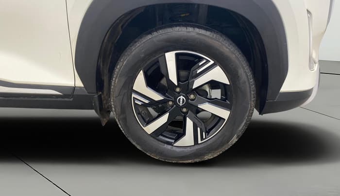 2024 Nissan MAGNITE N-Connecta B4D 1.0 Petrol MT, Petrol, Manual, 10,573 km, Right Front Wheel
