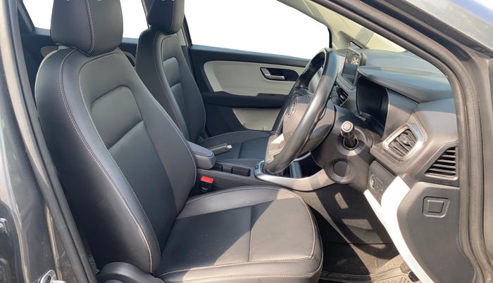 2022 Tata ALTROZ XZ PLUS PETROL, Petrol, Manual, 19,550 km, Right Side Front Door Cabin