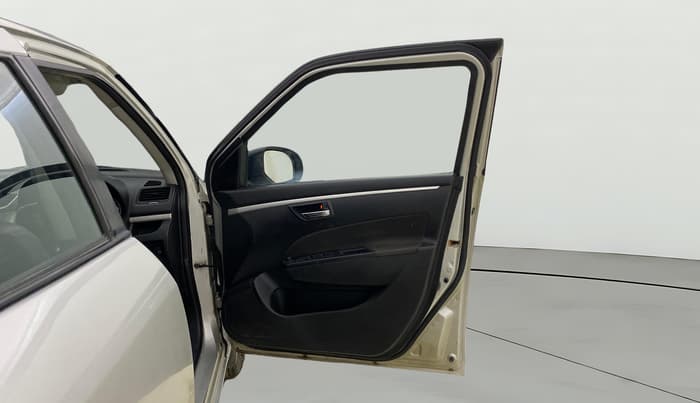 2015 Maruti Swift VXI, Petrol, Manual, 60,951 km, RHS Front Door