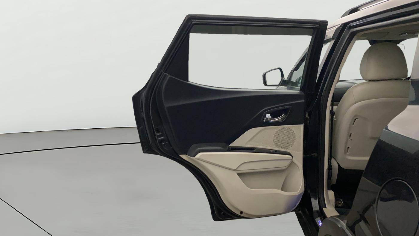 2019 Mahindra XUV300 W8 (O) 1.5 DIESEL, Diesel, Manual, 79,842 km, LHS Rear Door
