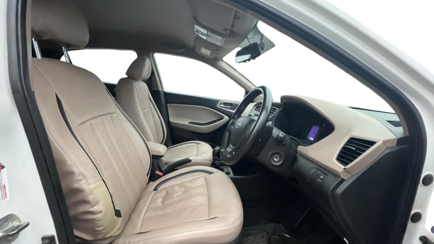 2018 Hyundai Elite i20 SPORTZ 1.2, Petrol, Manual, 89,741 km, Right Side Front Door Cabin