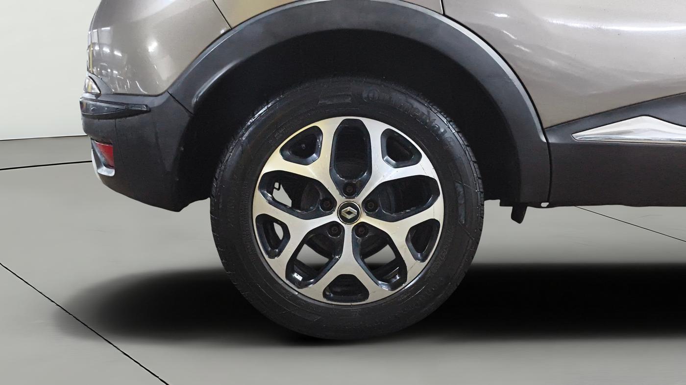 2017 Renault Captur RXT DIESEL, Diesel, Manual, 1,27,290 km, Right Rear Wheel