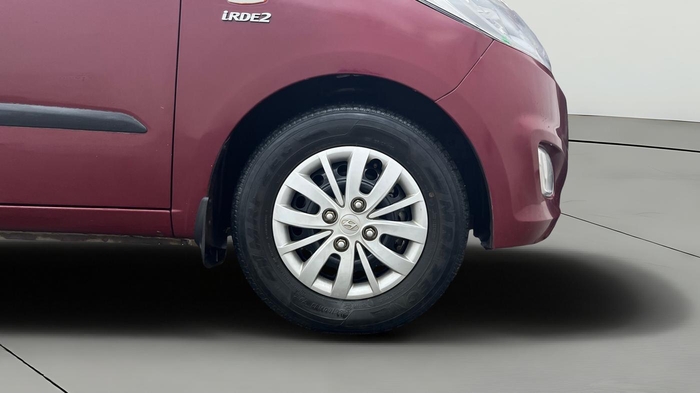 2016 Hyundai i10 SPORTZ 1.1, Petrol, Manual, 32,489 km, Right Front Wheel