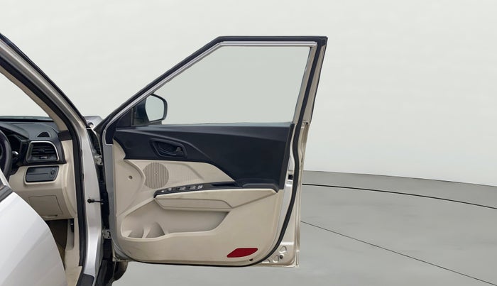 2019 Mahindra XUV300 W6 1.2 PETROL, Petrol, Manual, 36,925 km, RHS Front Door