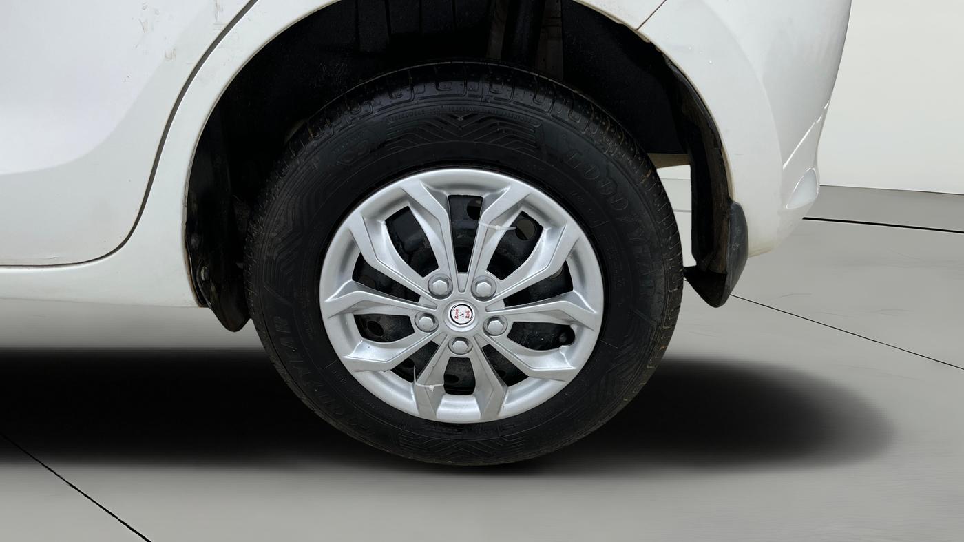 2020 Maruti Swift VXI, Petrol, Manual, 50,495 km, Left Rear Wheel