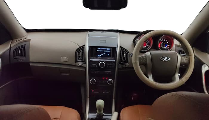 2014 Mahindra XUV500 W6, Diesel, Manual, 1,15,208 km, Dashboard