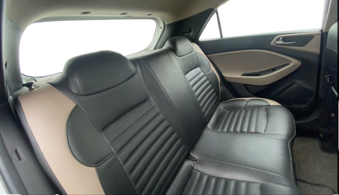 2017 Hyundai Elite i20 ASTA 1.2, Petrol, Manual, 28,372 km, Right Side Rear Door Cabin