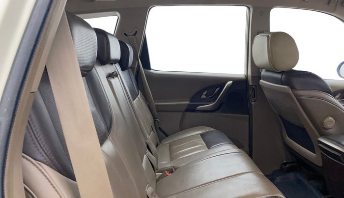 2012 Mahindra XUV500 W8 AWD, Diesel, Manual, 1,23,095 km, Right Side Rear Door Cabin