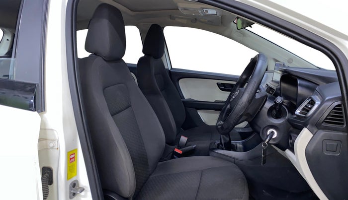 2023 Tata ALTROZ XM PLUS SUNROOF CNG, CNG, Manual, 25,460 km, Right Side Front Door Cabin